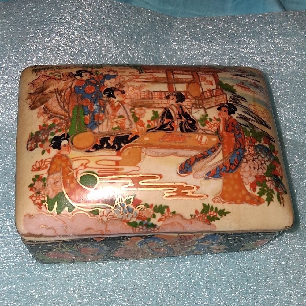 Hand-Painted Asian Porcelain Trinket Box with Geisha Scene